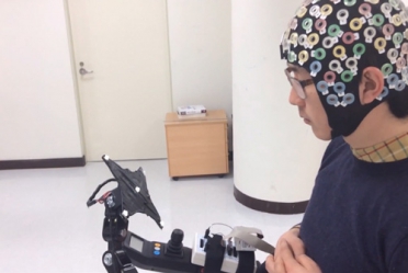 Phần mềm máy photo điều khiển khung xương robot bởi sóng não